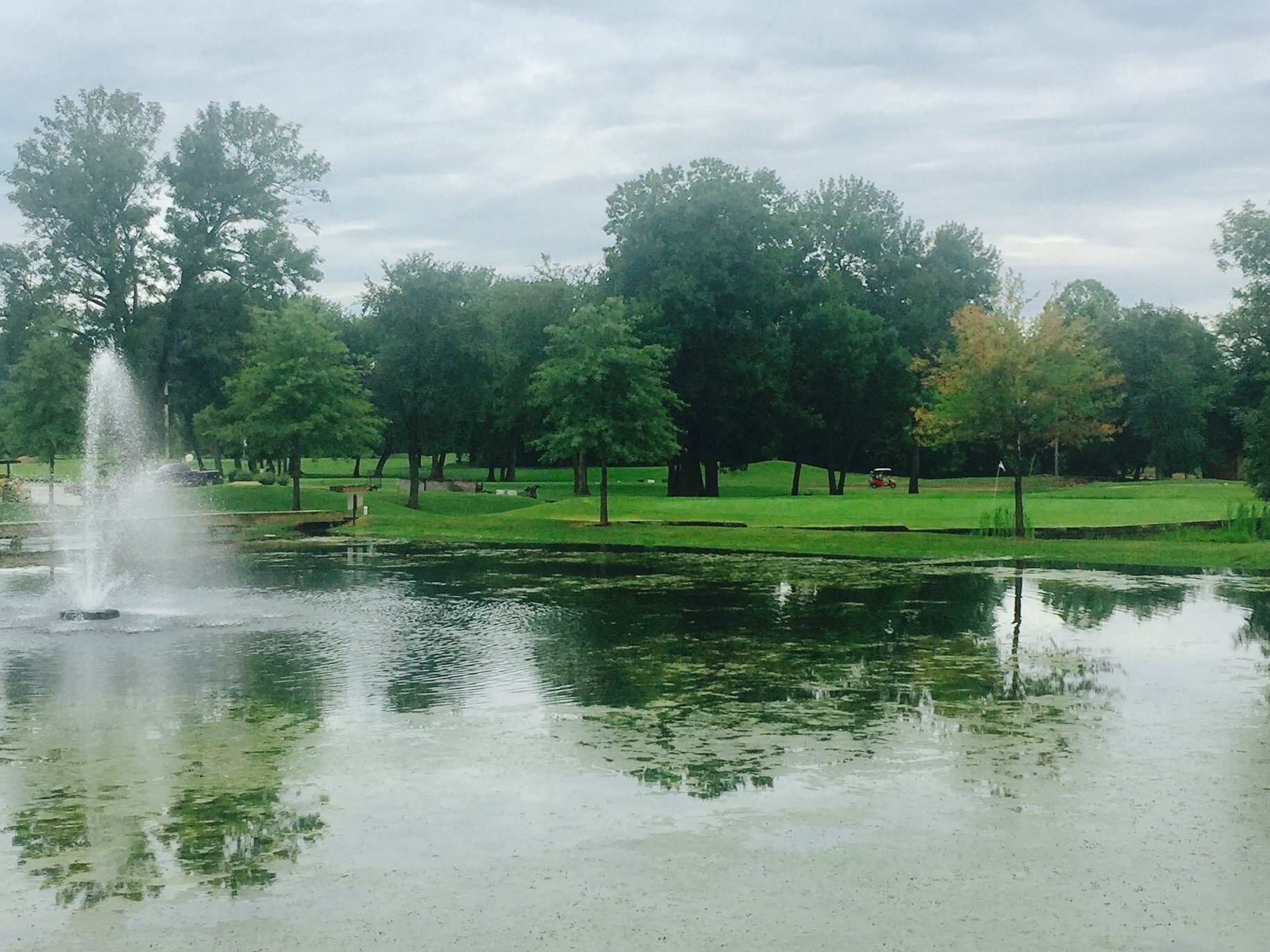 The 9th green and fountain at The Creeks golf course