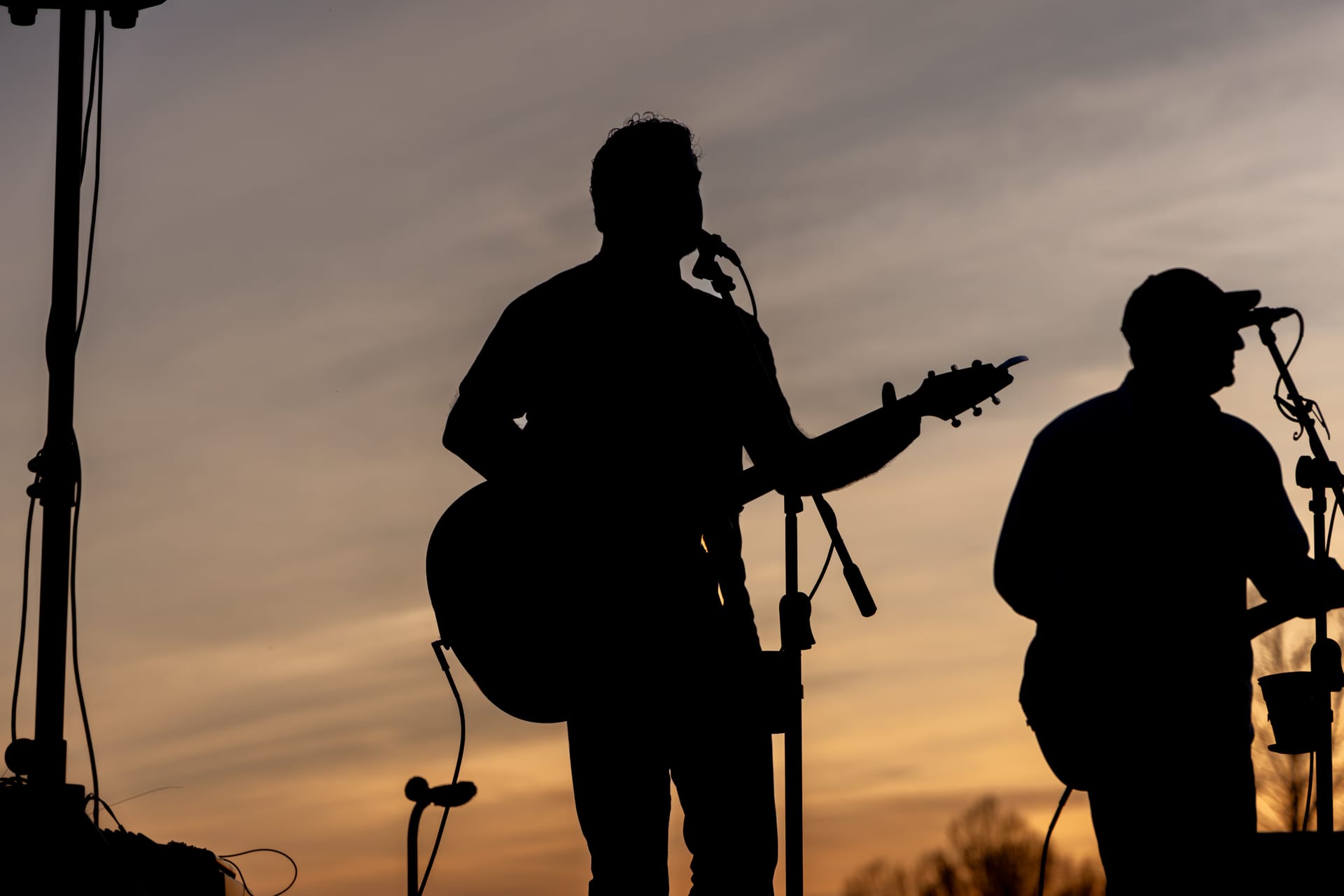 Golden-hour life at The Creeks: the patio, the music, and the course