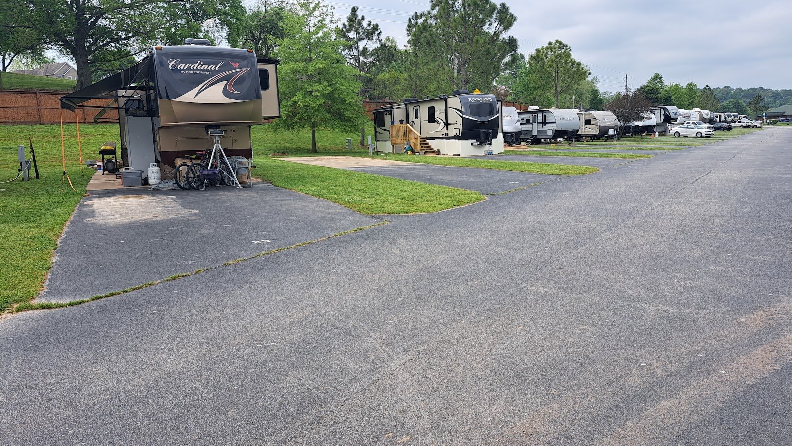 Pull-through big-rig site
